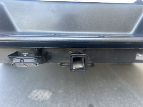 Used 2019 Chevrolet Express 3500 w/ Driver Convenience Package image 9