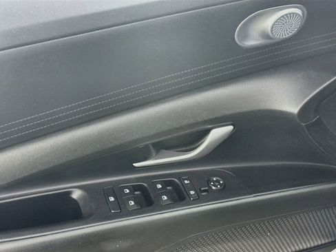 Used 2024 Hyundai Elantra SEL FWD image 13