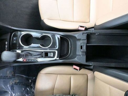 Used 2022 Chevrolet Equinox Premier AWD/4WD image 36