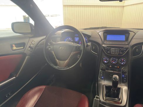 Used 2013 Hyundai Genesis 2.0T image 14
