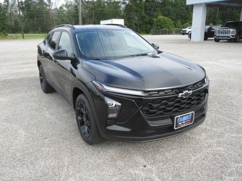 Used 2026 Chevrolet Trax LT w/ Driver Confidence Package FWD image 4