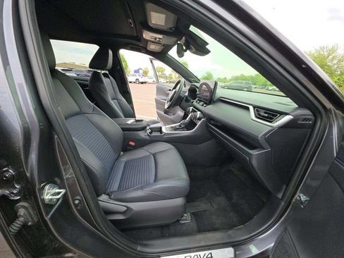 Used 2025 Toyota RAV4 XSE AWD/4WD image 10