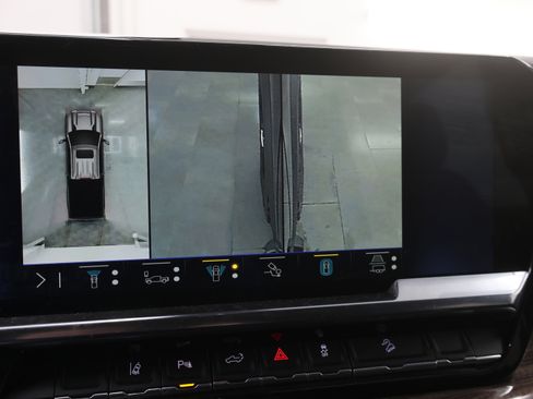 Used 2024 Chevrolet Silverado 2500 LT w/ Midnight Edition image 21