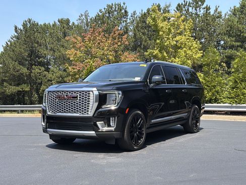 Used 2022 GMC Yukon XL Denali AWD/4WD image 12
