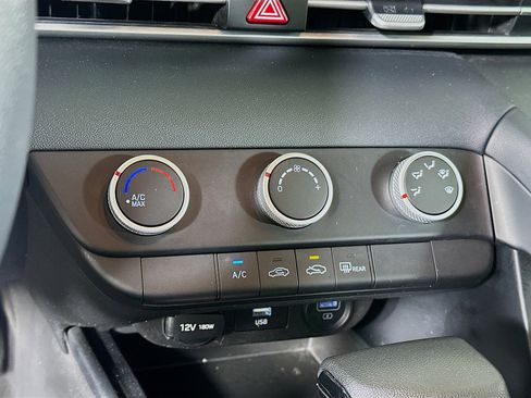 Used 2021 Hyundai Elantra SE image 22
