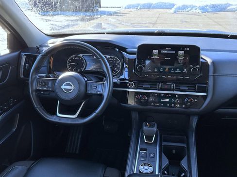 Used 2024 Nissan Pathfinder SL AWD/4WD image 14