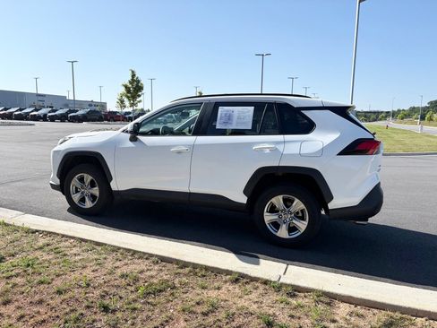 Used 2022 Toyota RAV4 XLE FWD image 5