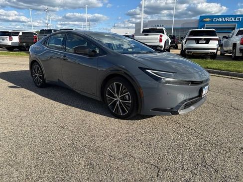 Used 2025 Toyota Prius AWD image 1