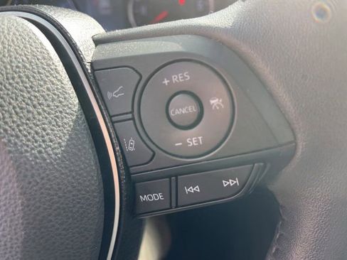 Used 2021 Toyota RAV4 XLE image 17