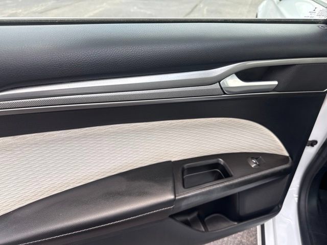 Used 2020 Ford Fusion SE w/ Equipment Group 151A FWD image 20