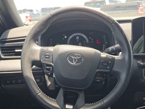 Used 2025 Toyota Camry Hybrid FWD image 18