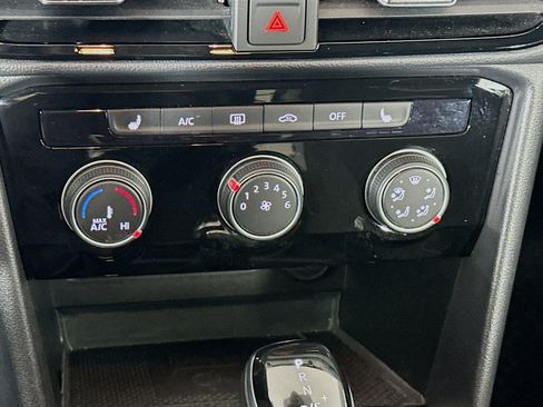 Used 2023 Volkswagen Taos SE image 23