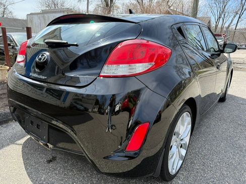 Used 2013 Hyundai Veloster w/ Style Pkg image 9