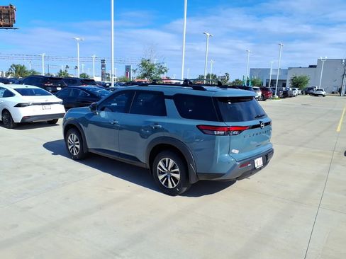 New 2026 Nissan Pathfinder SL image 3