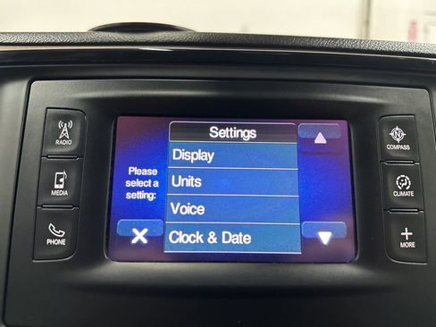 Used 2017 Chrysler Pacifica Touring-L FWD image 34