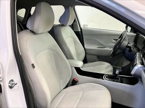 Used 2025 Hyundai Kona SEL FWD image 6