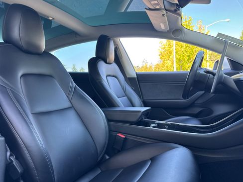 Used 2018 Tesla Model 3 Long Range RWD image 27