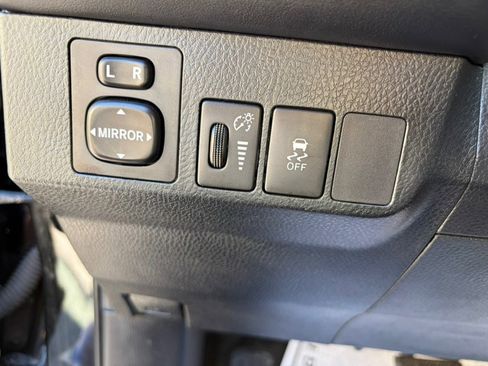 Used 2013 Toyota RAV4 Limited AWD/4WD image 33