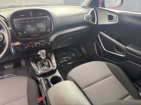Used 2023 Kia Soul LX w/ LX Technology Package image 10