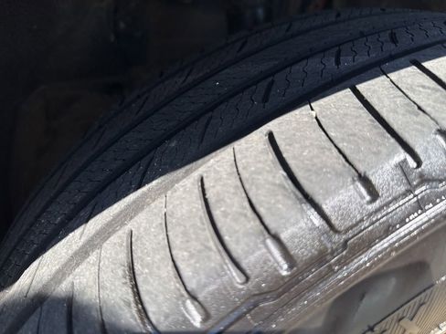 Used 2022 Toyota Highlander XLE image 52