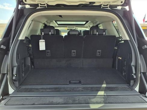 New 2025 Lincoln Navigator Reserve image 16
