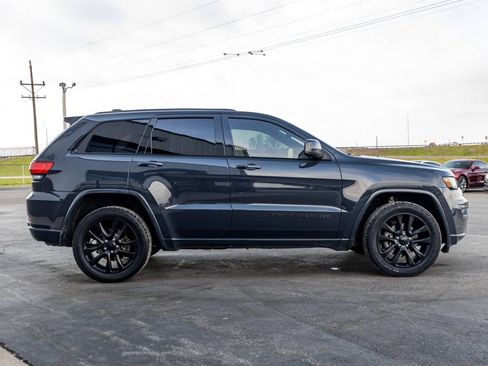 Used 2018 Jeep Grand Cherokee Altitude image 4