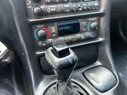 Used 1997 Chevrolet Corvette Coupe w/ Performance Handling Pkg image 27