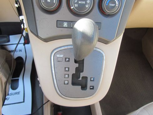 Used 2008 Kia Rondo LX w/ Convenience Pkg image 21