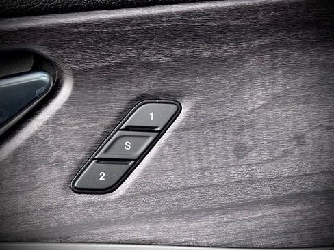 Used 2021 Jeep Grand Cherokee L Limited w/ Luxury Tech Group II image 22