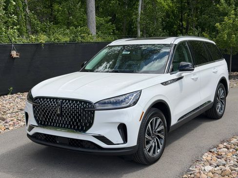 New 2026 Lincoln Aviator AWD image 1