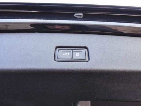 Used 2025 Audi Q4 e-tron Premium Plus image 43