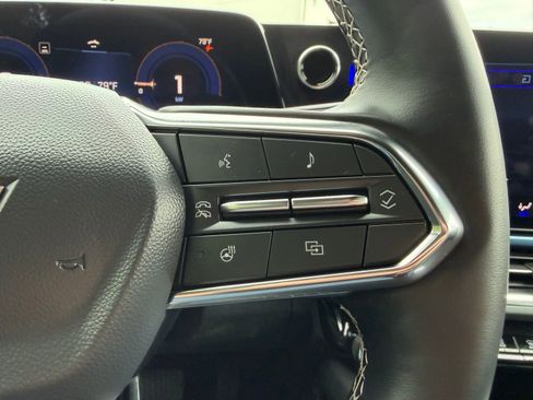 Used 2025 Chevrolet Equinox EV LT w/ Convenience Package FWD image 15