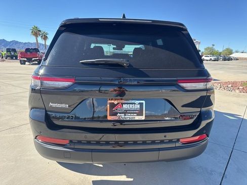 New 2025 Jeep Grand Cherokee Limited w/ Black Appearance Package image 4