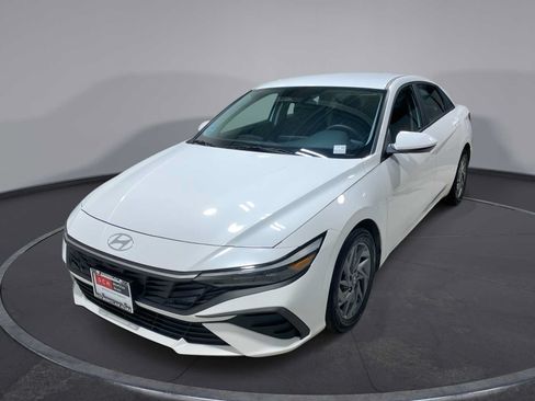 Used 2024 Hyundai Elantra SEL FWD image 1