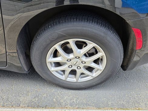 Used 2025 Chrysler Pacifica Select image 9