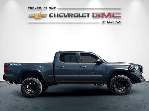 Used 2019 Toyota Tacoma TRD Off-Road AWD/4WD image 2