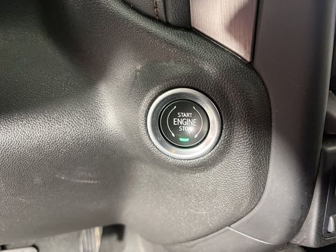 Used 2022 GMC Sierra 1500 AT4 w/ AT4 Premium Package image 32