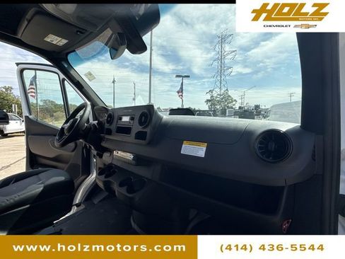 Used 2025 Mercedes-Benz Sprinter 2500 image 23