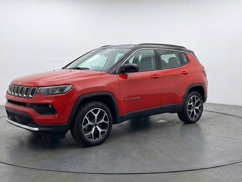 Used 2025 Jeep Compass Limited image 3