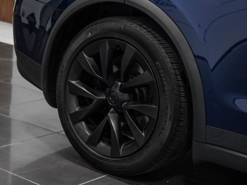 Used 2022 Tesla Model X image 64