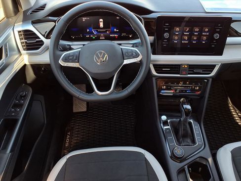 New 2025 Volkswagen Taos SE image 13