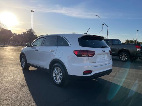 Used 2019 Kia Sorento LX FWD image 3