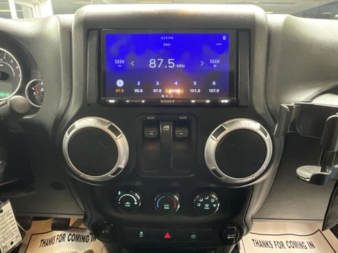 Used 2013 Jeep Wrangler Sahara w/ Connectivity Group image 13