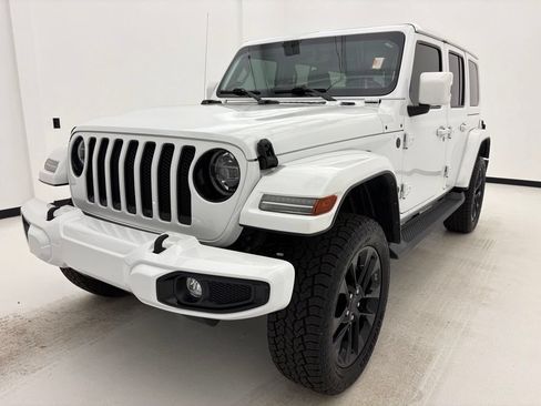 Used 2021 Jeep Wrangler Unlimited Sahara AWD/4WD image 16