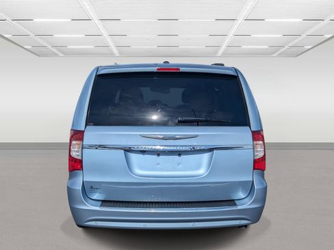 Used 2013 Chrysler Town & Country Touring-L w/ Driver Convenience Group image 4