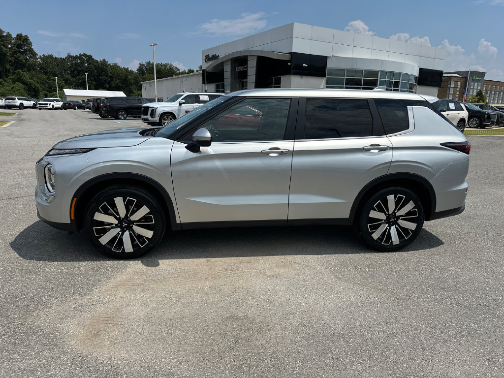 Used 2025 Mitsubishi Outlander SE AWD/4WD image 4