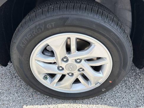 New 2026 Hyundai Venue SE image 9