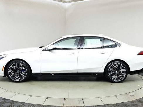 Used 2026 BMW 530i xDrive w/ M Sport Package AWD/4WD image 4