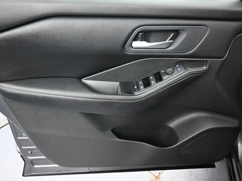 Used 2025 Nissan Rogue SV image 21