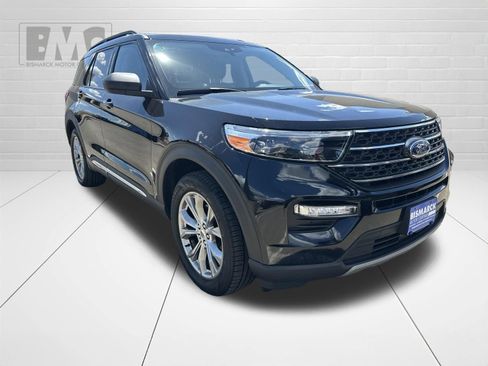 Used 2022 Ford Explorer XLT w/ Equipment Group 202A AWD/4WD image 2